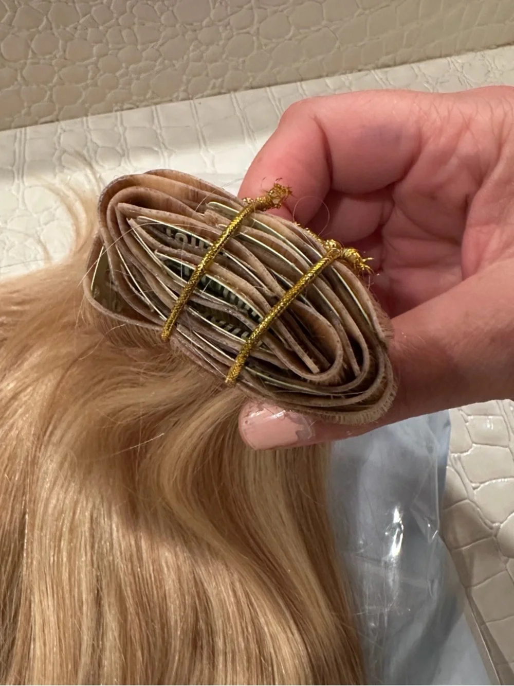 20” Dirty Blonde 18/22 Invisible Edge Clip in Human Hair Extensions 110g 7pc TB5